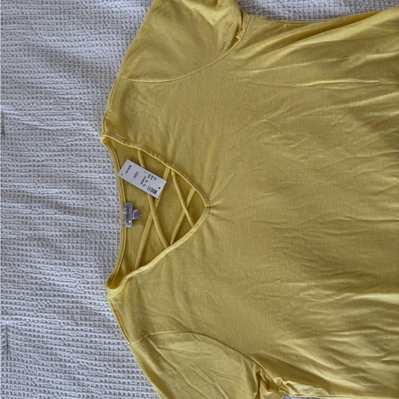 Avenue Yellow V-Neck Chemise - Picture 2 of 5